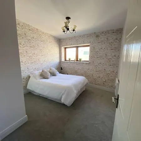 Prime Location! Modern Apt Appartement