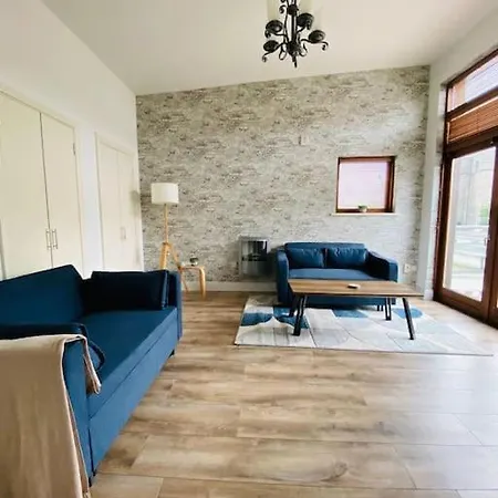Prime Location! Modern Apt *